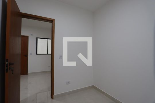 Quarto 2 de apartamento para alugar com 2 quartos, 54m² em Jardim Caguassu, São Paulo