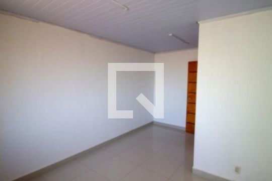 Sala de casa à venda com 4 quartos, 270m² em QR 602, Brasília