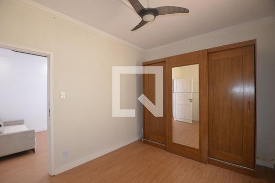 Quarto 1 de apartamento para alugar com 2 quartos, 60m² em Bento Ribeiro, Rio de Janeiro