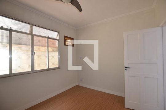 Quarto 1 de apartamento para alugar com 2 quartos, 60m² em Bento Ribeiro, Rio de Janeiro