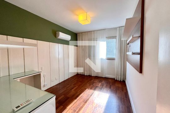 Suite  de apartamento para alugar com 2 quartos, 92m² em Leblon, Rio de Janeiro