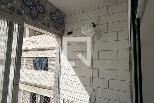 Banheiro de apartamento para alugar com 1 quarto, 47m² em Itararé, Santos