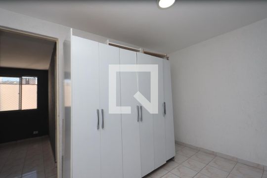 Quarto 1 de apartamento para alugar com 2 quartos, 44m² em Vila Antonieta, São Paulo