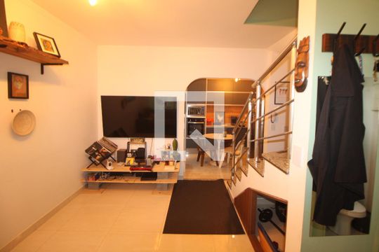 Sala de casa de condomínio para alugar com 2 quartos, 79m² em Parada Inglesa, São Paulo