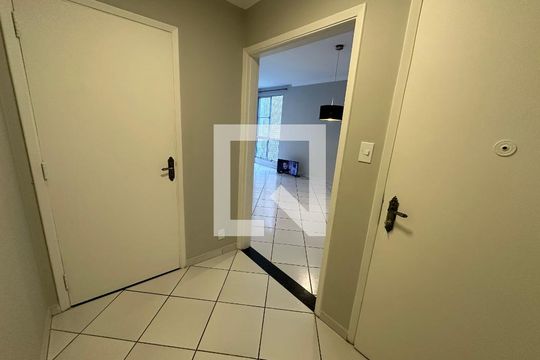 Hall de apartamento para alugar com 3 quartos, 105m² em Itararé, São Vicente
