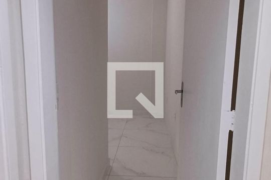 Corredor de apartamento à venda com 2 quartos, 56m² em Barreto, Niterói