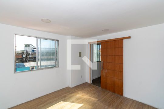 Quarto 1 de casa para alugar com 4 quartos, 80m² em Olaria, Rio de Janeiro