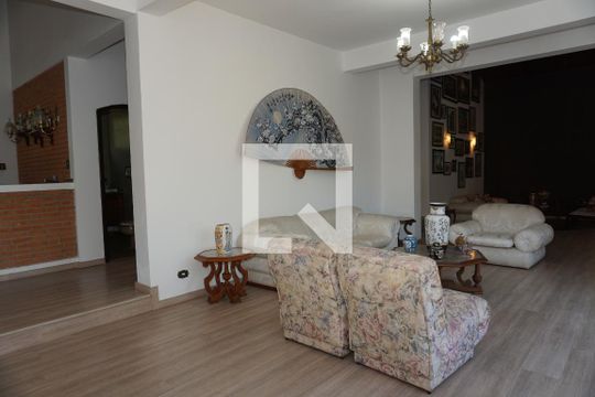 Sala de casa para alugar com 5 quartos, 1478m² em Chácaras Bosque do Embu, Embu das Artes