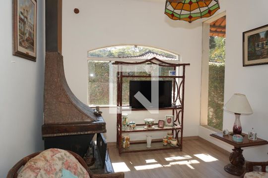 Sala 2 de casa para alugar com 5 quartos, 1478m² em Chácaras Bosque do Embu, Embu das Artes