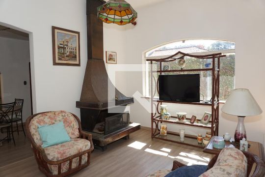 Sala 2 de casa para alugar com 5 quartos, 1478m² em Chácaras Bosque do Embu, Embu das Artes