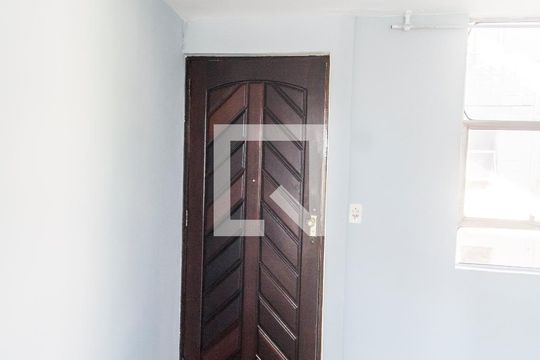 Entrada de casa para alugar com 2 quartos, 50m² em Conjunto Habitacional Presidente Castelo Branco, Carapicuíba