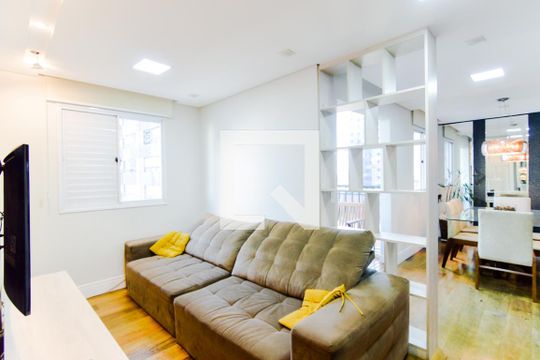Sala de estar  de apartamento para alugar com 1 quarto, 65m² em Vila Augusta, Guarulhos