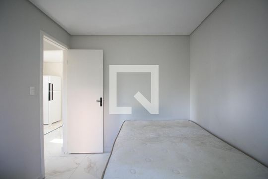 Quarto 1 de apartamento para alugar com 2 quartos, 40m² em Jardim Kuabara, Taboão da Serra