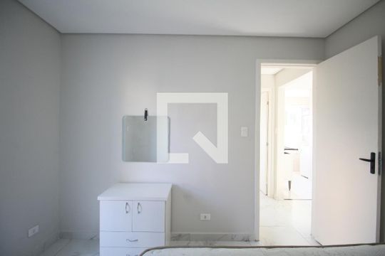 Quarto 1 de apartamento para alugar com 2 quartos, 40m² em Jardim Kuabara, Taboão da Serra