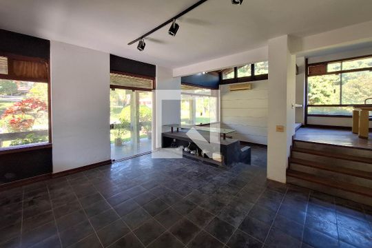 Sala 1 de casa de condomínio à venda com 4 quartos, 550m² em Maria Paula, Niterói
