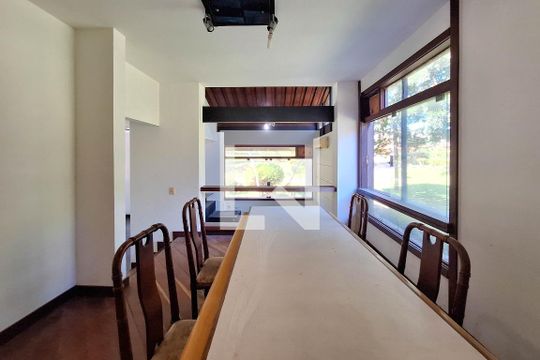 Sala 1 de casa de condomínio à venda com 4 quartos, 550m² em Maria Paula, Niterói