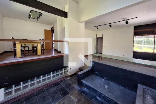 Sala 1 de casa de condomínio à venda com 4 quartos, 550m² em Maria Paula, Niterói