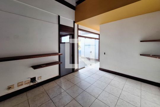 Sala 2 de casa de condomínio à venda com 4 quartos, 550m² em Maria Paula, Niterói