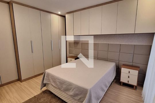 Quarto de casa à venda com 3 quartos, 167m² em Uberaba, Curitiba