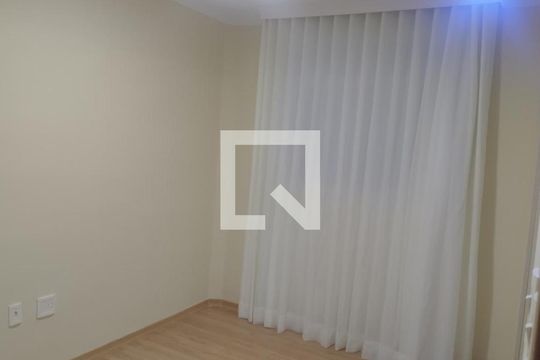 Suíte de casa para alugar com 4 quartos, 260m² em Centro, Contagem
