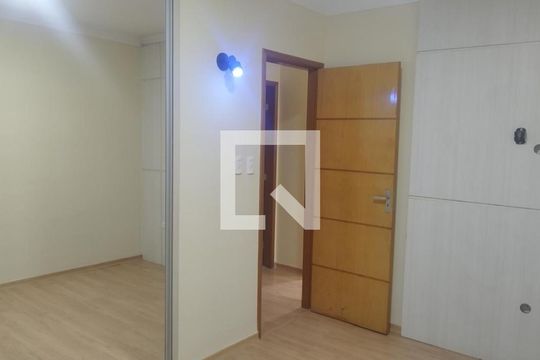 Suíte de casa para alugar com 4 quartos, 260m² em Centro, Contagem