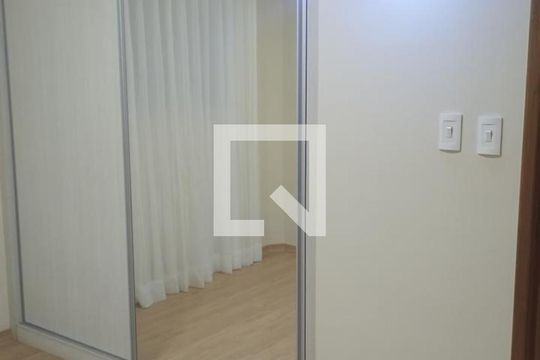 Suíte de casa para alugar com 4 quartos, 260m² em Centro, Contagem