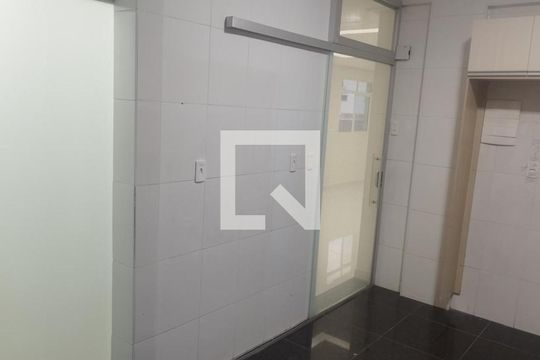 Casa para alugar com 4 quartos, 260m² em Centro, Contagem