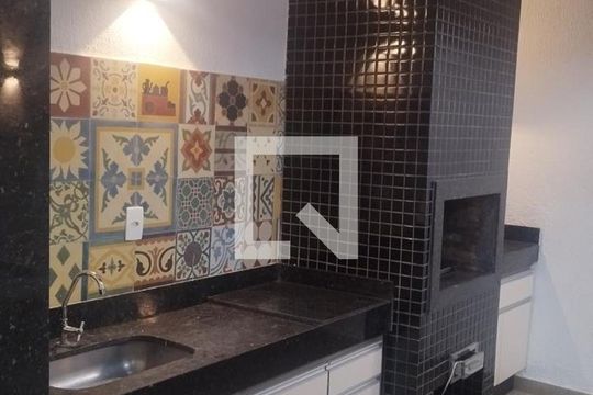 Casa para alugar com 4 quartos, 260m² em Centro, Contagem