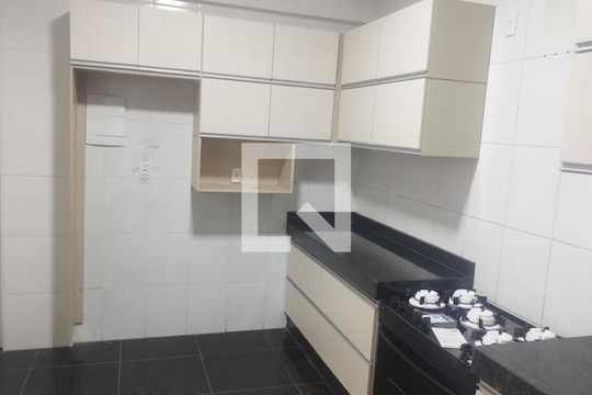 Casa para alugar com 4 quartos, 260m² em Centro, Contagem