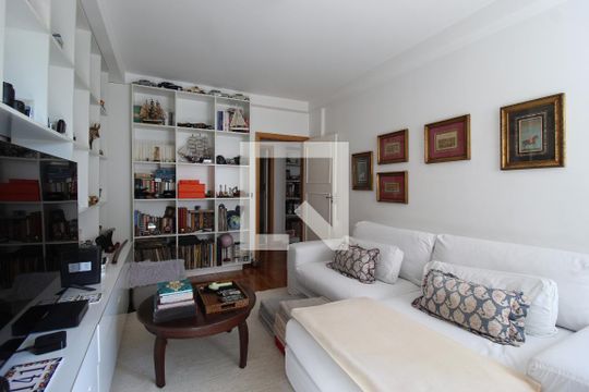 Quarto 1 de apartamento à venda com 4 quartos, 216m² em Itaim Bibi, São Paulo