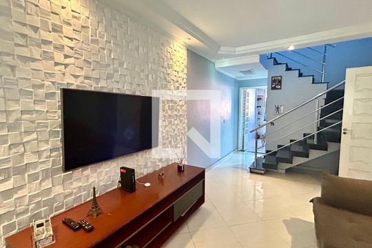 Sala de casa à venda com 3 quartos, 154m² em Jardim Santa Cecilia, Guarulhos