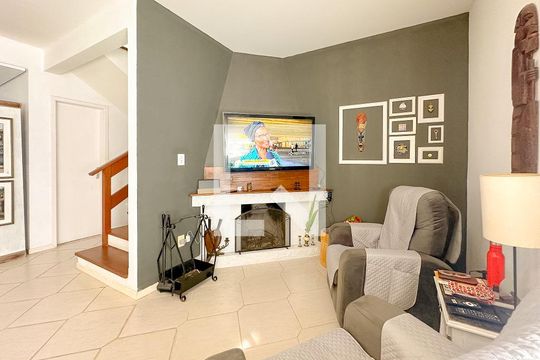 Sala de TV de casa para alugar com 3 quartos, 257m² em Cachoeira do Bom Jesus, Florianópolis