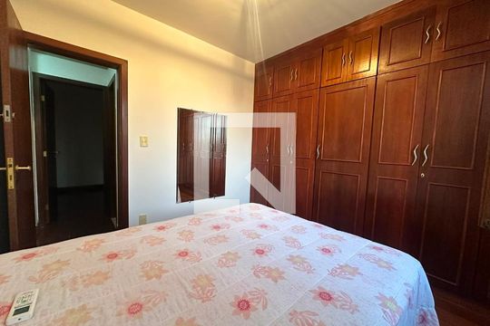 Suíte de casa para alugar com 2 quartos, 250m² em Planalto, Belo Horizonte