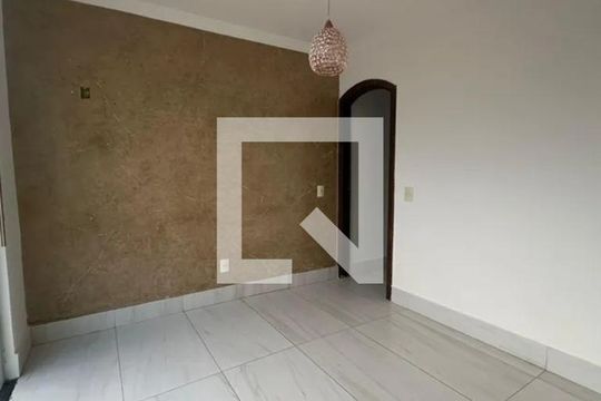 Casa para alugar com 3 quartos, 250m² em Planalto, Belo Horizonte