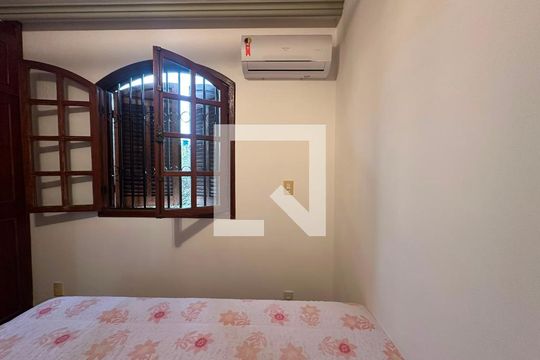 Suíte de casa para alugar com 2 quartos, 250m² em Planalto, Belo Horizonte