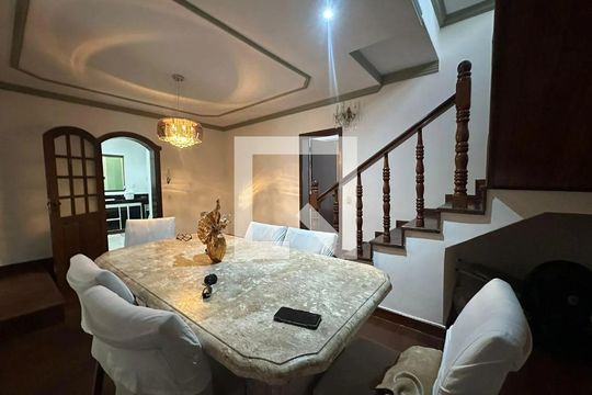Sala de casa para alugar com 2 quartos, 250m² em Planalto, Belo Horizonte