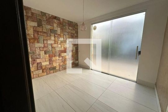 Sala de casa para alugar com 2 quartos, 250m² em Planalto, Belo Horizonte