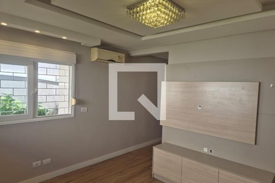 Quarto de casa para alugar com 4 quartos, 267m² em Mossunguê, Curitiba