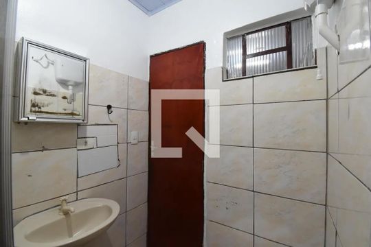 Banheiro de casa de condomínio para alugar com 1 quarto, 35m² em Parque da Fonte, São José dos Pinhais