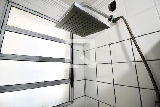 Banheiro  de apartamento para alugar com 2 quartos, 49m² em Jardim Sao Miguel, Ferraz de Vasconcelos