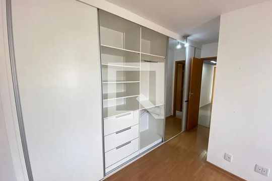 Quarto de apartamento para alugar com 3 quartos, 130m² em Buritis, Belo Horizonte