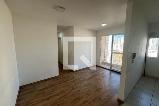 Entrada de apartamento para alugar com 2 quartos, 50m² em Vila Suzana, São Paulo