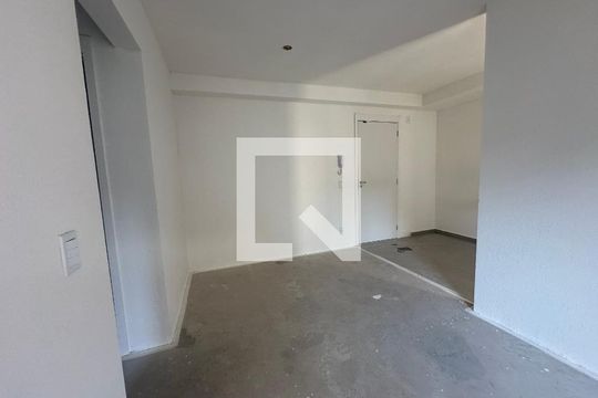 Sala de apartamento à venda com 2 quartos, 60m² em Jardim Maria Helena, Barueri