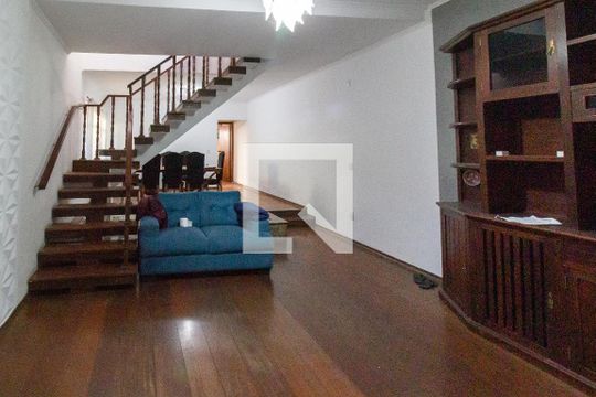 Casa para alugar com 3 quartos, 250m² em Jardim Bom Clima, Guarulhos