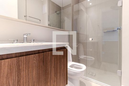 Banheiro de kitnet/studio para alugar com 1 quarto, 32m² em Santa Cecilia, São Paulo