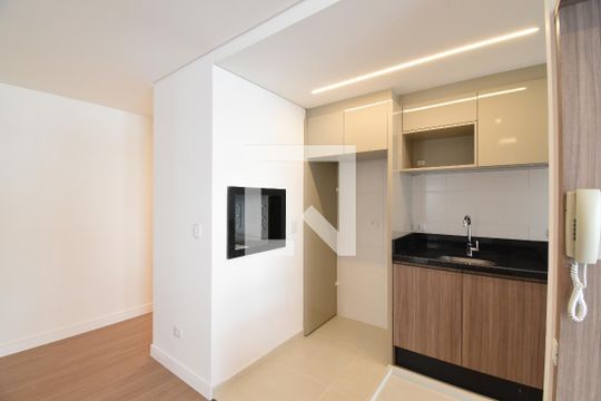 Sala/Cozinha de apartamento à venda com 3 quartos, 71m² em Santo Inácio, Curitiba