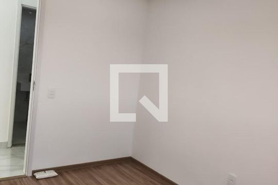 Quarto de apartamento para alugar com 2 quartos, 46m² em Piratininga, Osasco