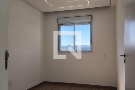 Quarto de apartamento para alugar com 2 quartos, 46m² em Piratininga, Osasco