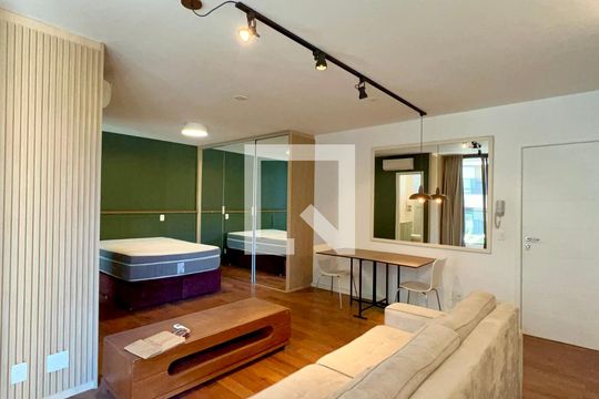 Sala de kitnet/studio para alugar com 1 quarto, 47m² em Pinheiros, São Paulo