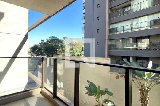 Varanda de kitnet/studio para alugar com 1 quarto, 47m² em Pinheiros, São Paulo